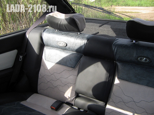 Заднее сиденье ВАЗ-2108 с подлокотником, увеличенным профилем, подголовниками.