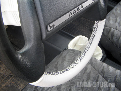 Готовый перетянутый руль LADA Samara (вариант с черными нитками)