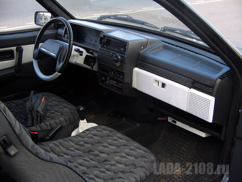 Модернизированная "высокая панель" LADA Samara с белыми вставками (перекраска, флокирование, кожзам)