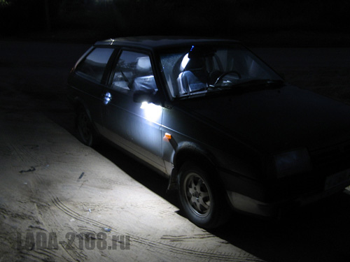 Эффективность подсветки под штатными зеркалами ВАЗ-2108 (LADA Samara).